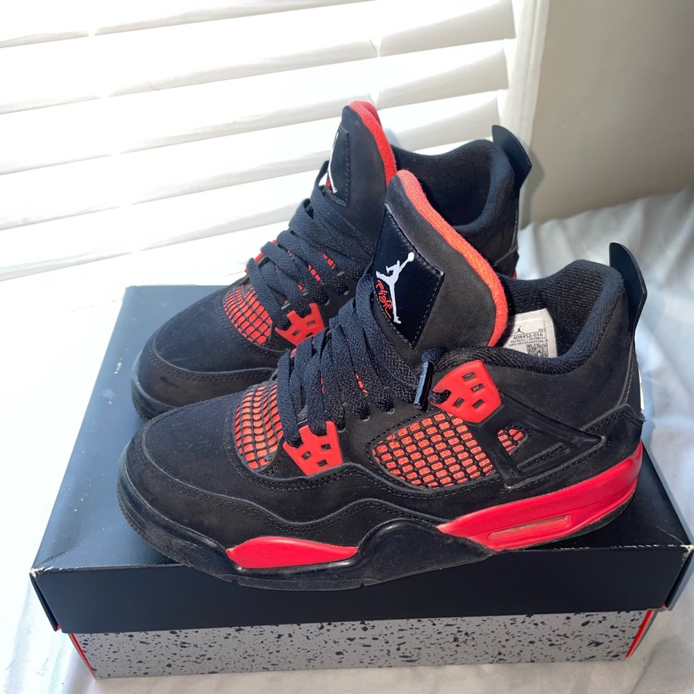 Jordan retro thunder 4s